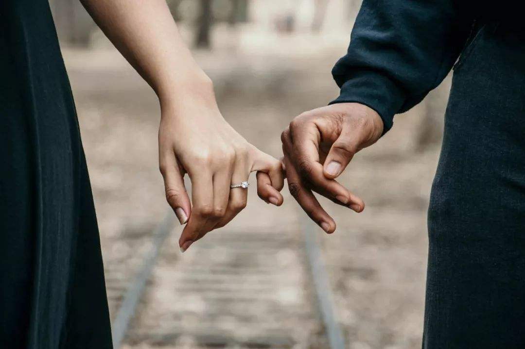 出生年份尾数为7的人的性格如何，出生年份尾数为0的人的天生恋人是谁