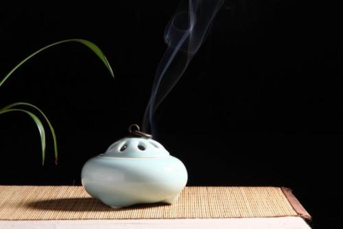 香炉里面放什么最好插，香炉里面放什